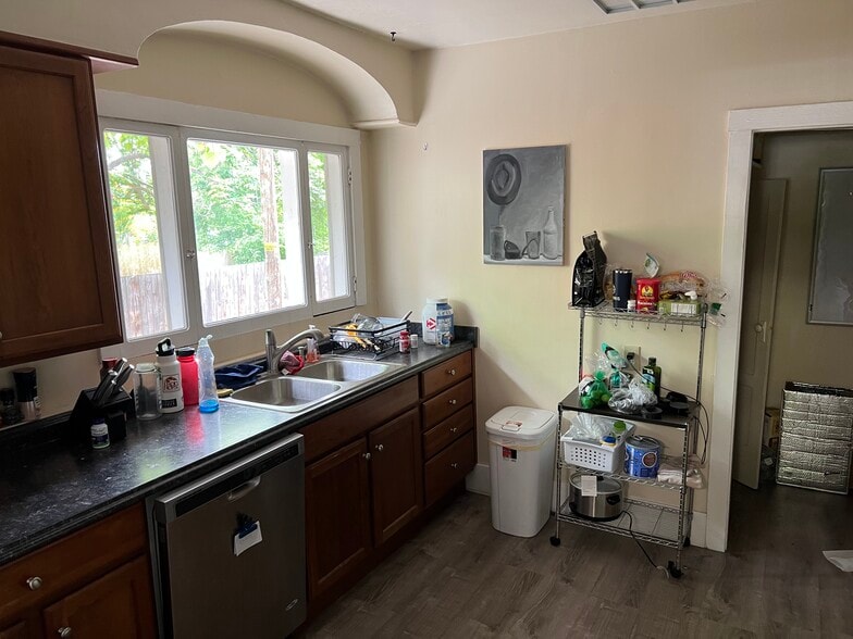 Kitchen - 836 S 800 E
