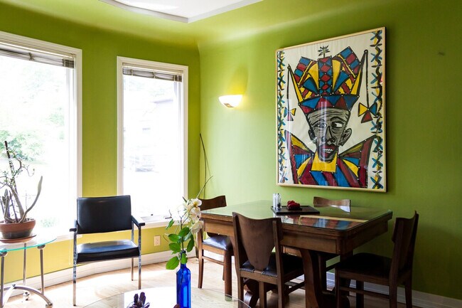 Building Photo - 2707 E Thomas St