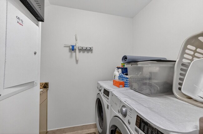 Building Photo - 4332 Sea Grape Dr