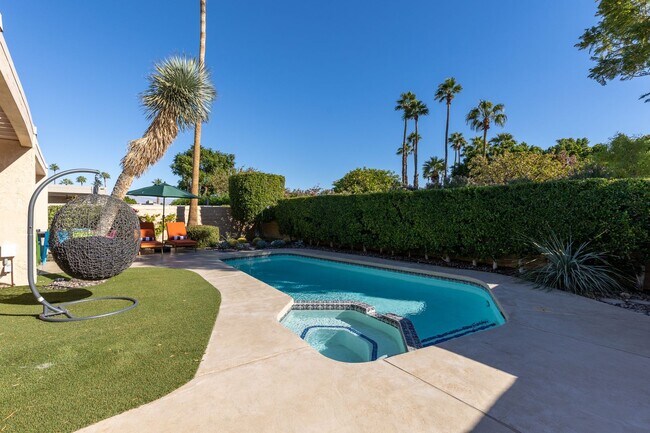 Building Photo - Stylish Palm Springs Retreat with Pool