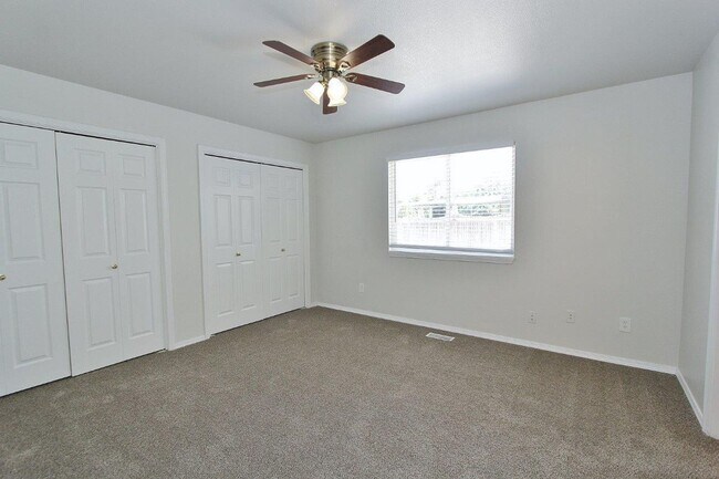 Building Photo - Immaculate Single-Level Home in Quiet Neighborhood