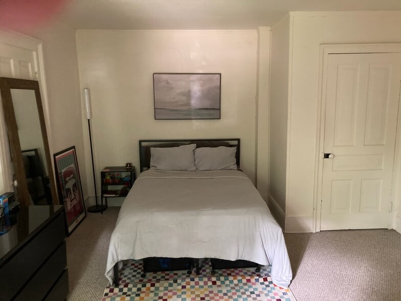 bedroom - 221 W Sibley St