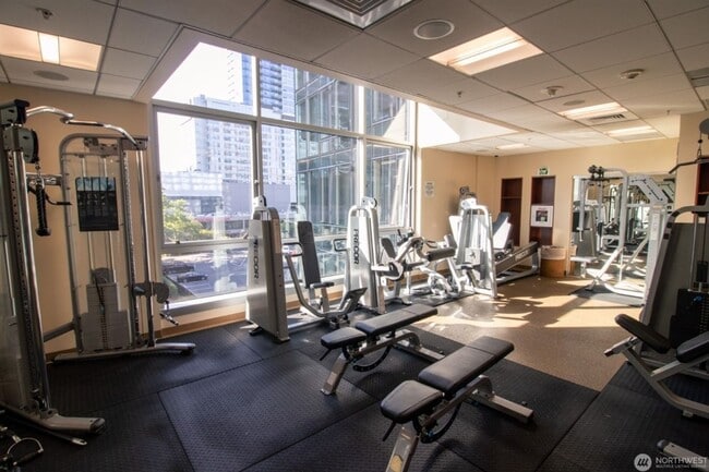 Building Photo - 1Bd/1.5Ba Bellevue Condo