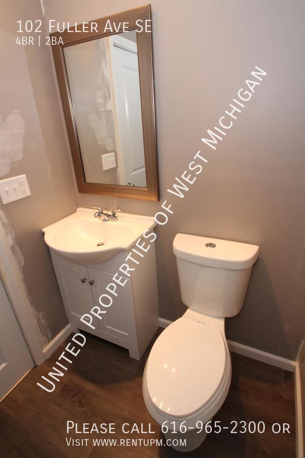 Building Photo - 102 Fuller Ave SE