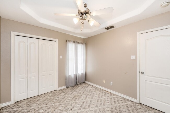 Building Photo - 1000 Ranchway Dr