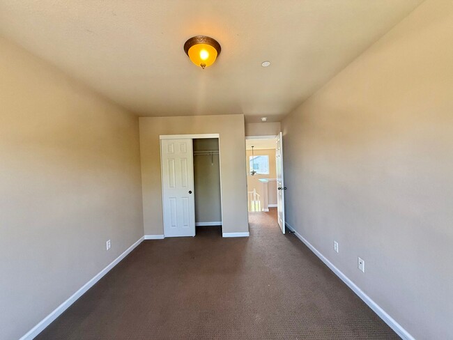 Building Photo - Charming 4 Bedroom Home in Springlake