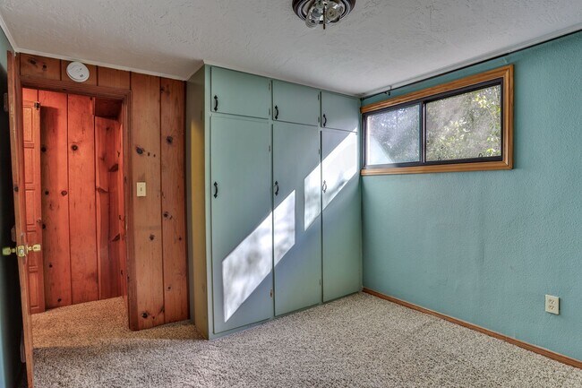 Building Photo - 23747 Shady Ln