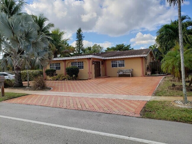 Primary Photo - 0000 NW 70th Ave