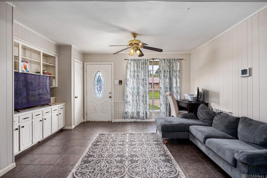 Building Photo - 7944 Santa Barbara Dr