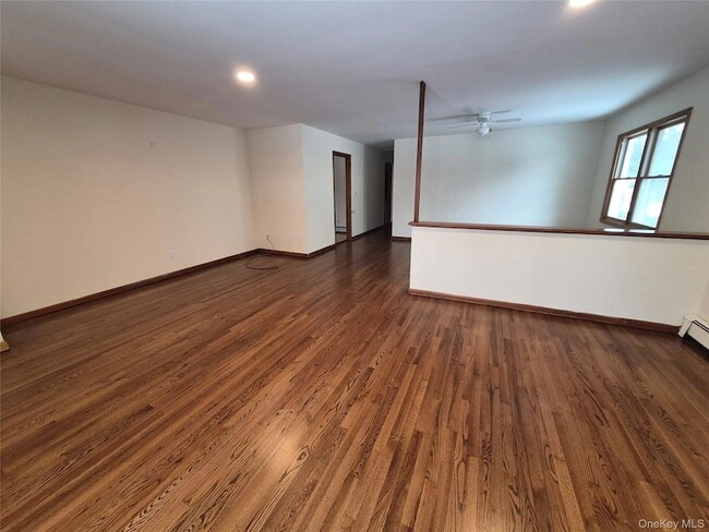 Building Photo - 907 1st St