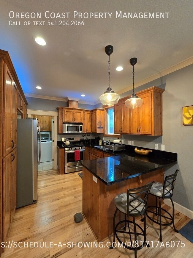 Building Photo - 520 Pettinger St