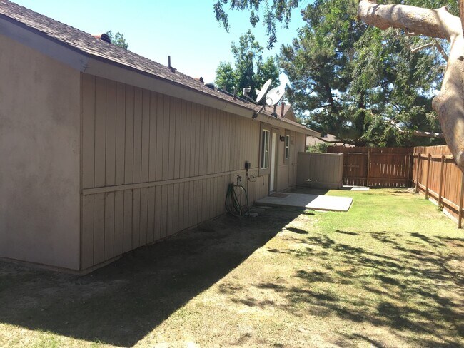 Building Photo - Southwest Bakersfield