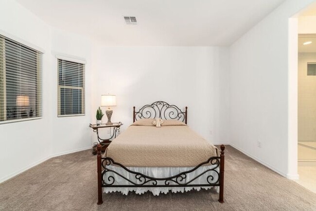 Building Photo - Beautiful home in Gated Dove Mountain Comm...
