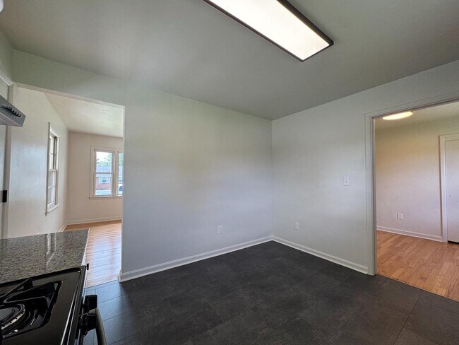 Building Photo - 2401 Bare St
