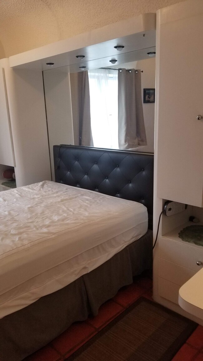 Building Photo - 7300 Ocean Terrace