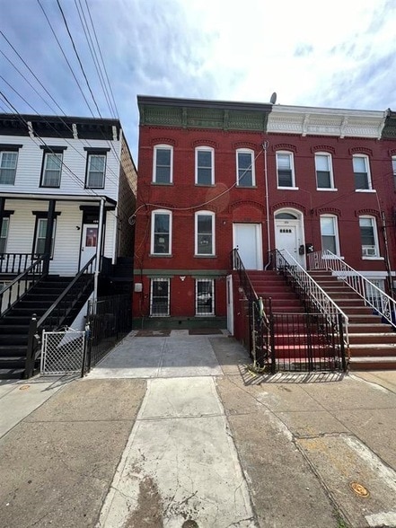 Building Photo - 188 Van Horne St