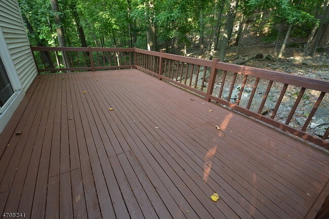 Building Photo - 5 Deer Run Dr