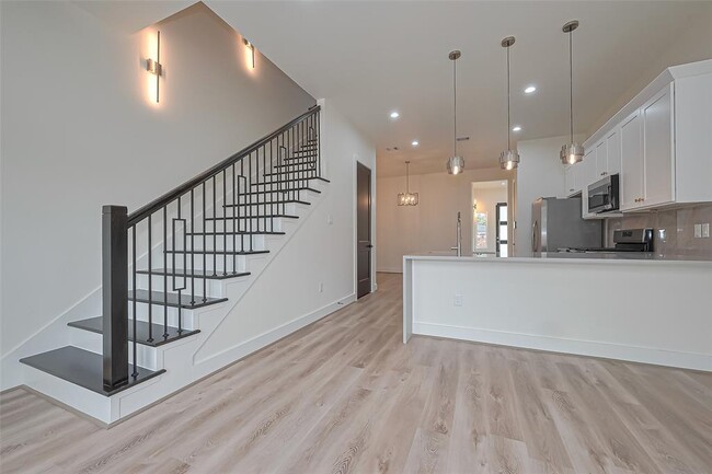 Building Photo - 7918 Parnell St