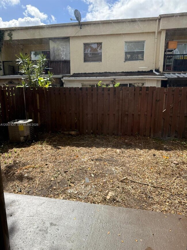 Building Photo - 4163 SW 66th Terrace