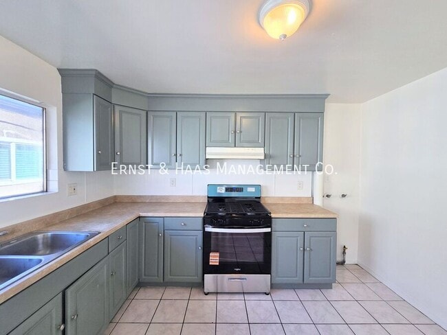 Building Photo - 1330 Walnut Ave