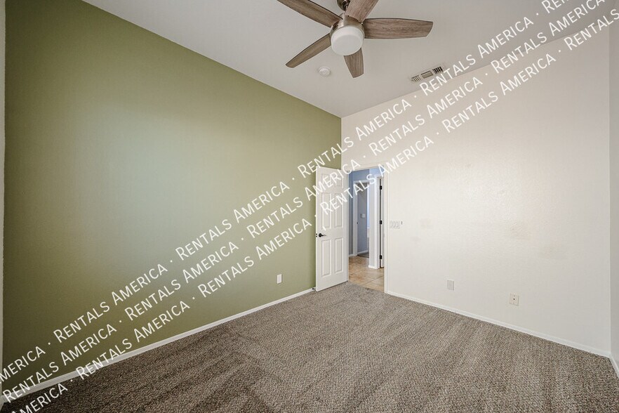 Building Photo - 9447 E Natal Ave