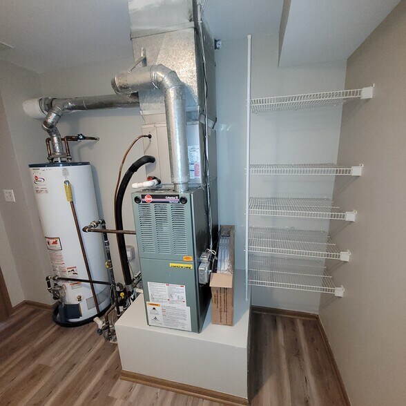 Building Photo - 1934 Heron Ave