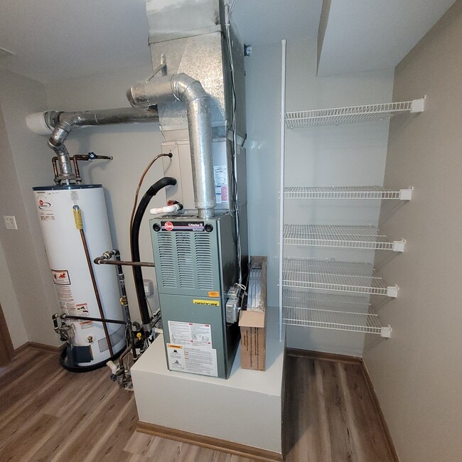 Building Photo - 1934 Heron Ave