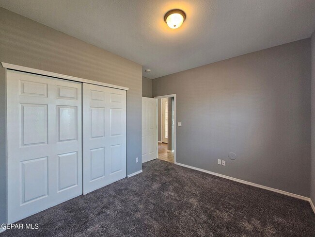 Building Photo - 7565 Wolf Creek Dr