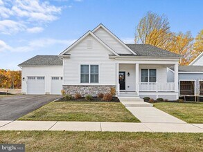 Building Photo - 240 Baldy Ln