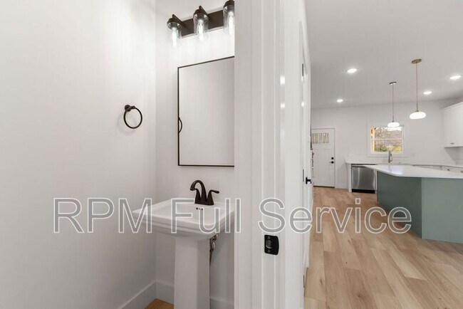 Building Photo - 1715B Heiman Street