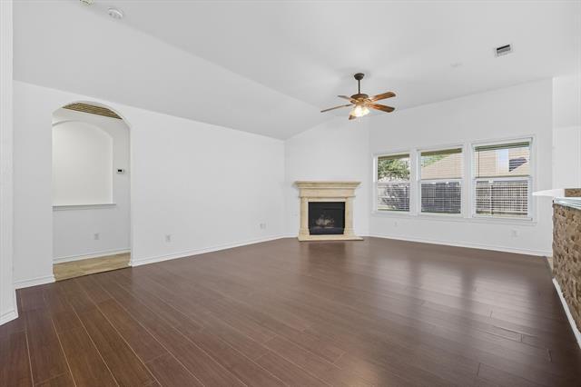 Building Photo - 5904 Meadowglen Dr