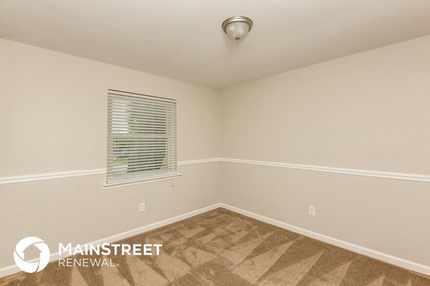 Building Photo - 812 Lake Pl