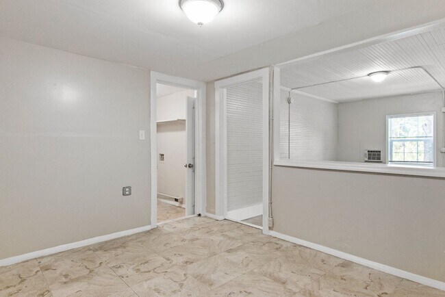 Building Photo - 344 35th St S