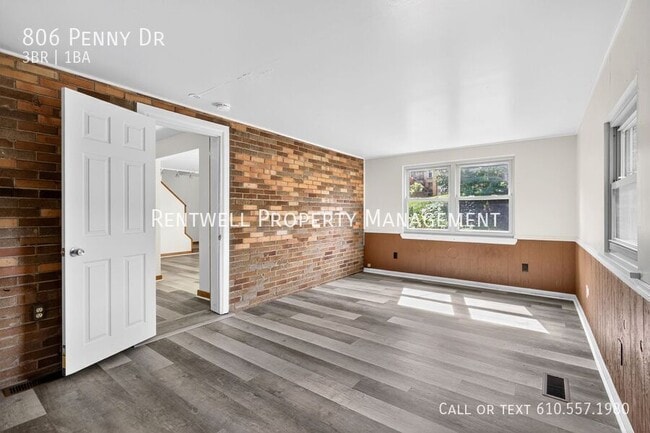 Building Photo - 806 Penny Dr