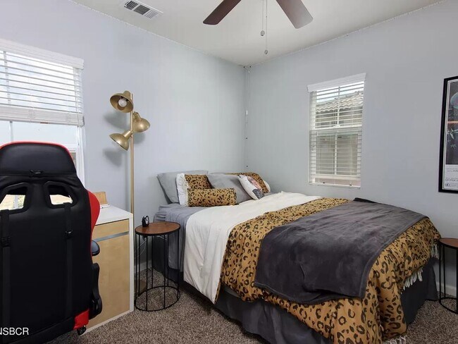 Building Photo - Stunning Briar Creek Home!