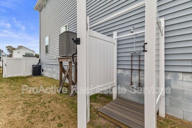 Building Photo - 9575 14th Bay St