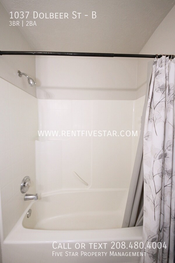 Building Photo - 1037 Dolbeer St