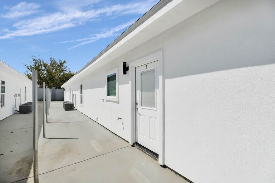 Building Photo - 4721 Magnolia Ave