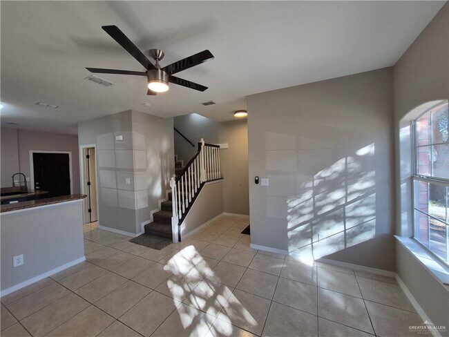 Building Photo - 19 Jade St