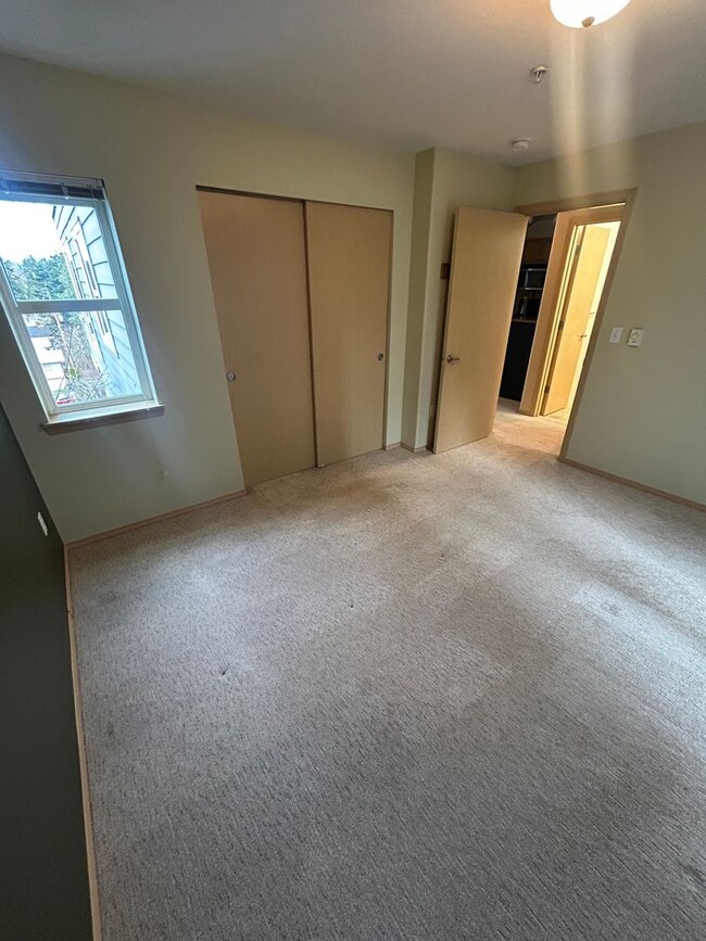 Building Photo - Fantastic 2 Bed 2 Bath Greenwood Condo- Av...