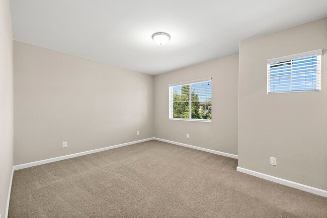 Building Photo - Lacey/Hawks Prairie 4 bedroom 2381 SF home...