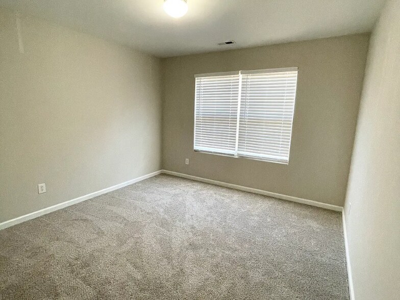 Building Photo - 411 Plank Bridge Way