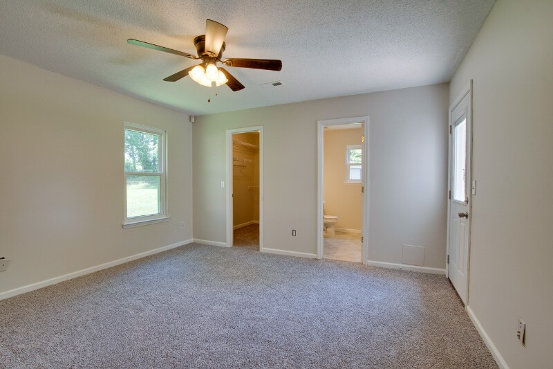 Building Photo - 238 Barberry Ln