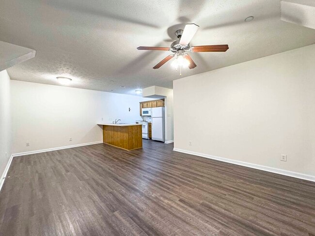 Building Photo - 1644 Golf Club Ln