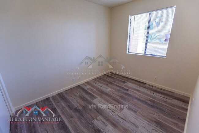 Building Photo - 2165 E University Dr