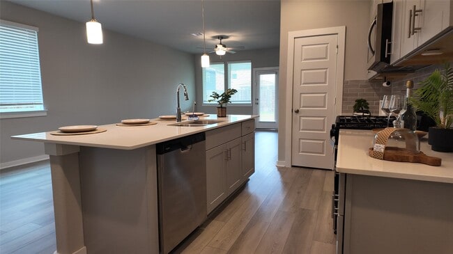 Building Photo - 16817 Harvest Grv Ln