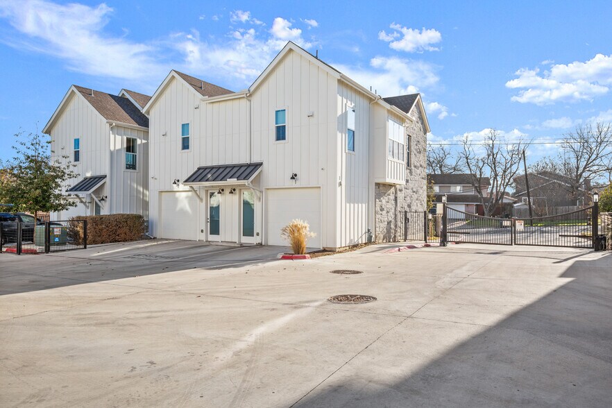 Building Photo - 2624 Metcalfe Rd