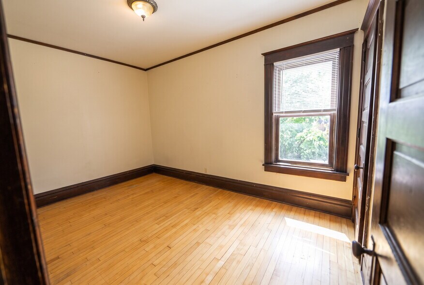 Building Photo - 122 N Franklin St