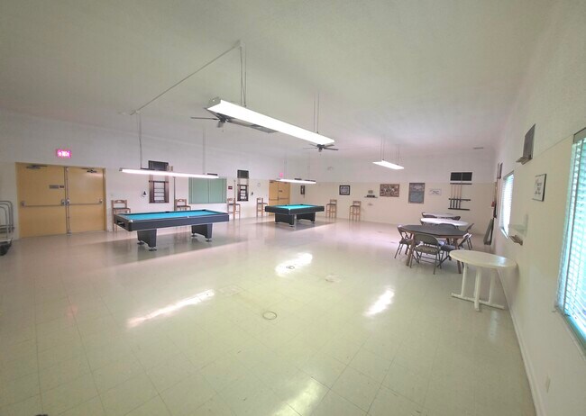 Building Photo - 3200 Lake Osborne Dr