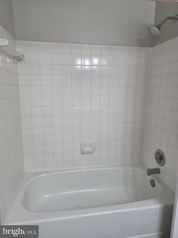 Building Photo - 17535 Longview Ln